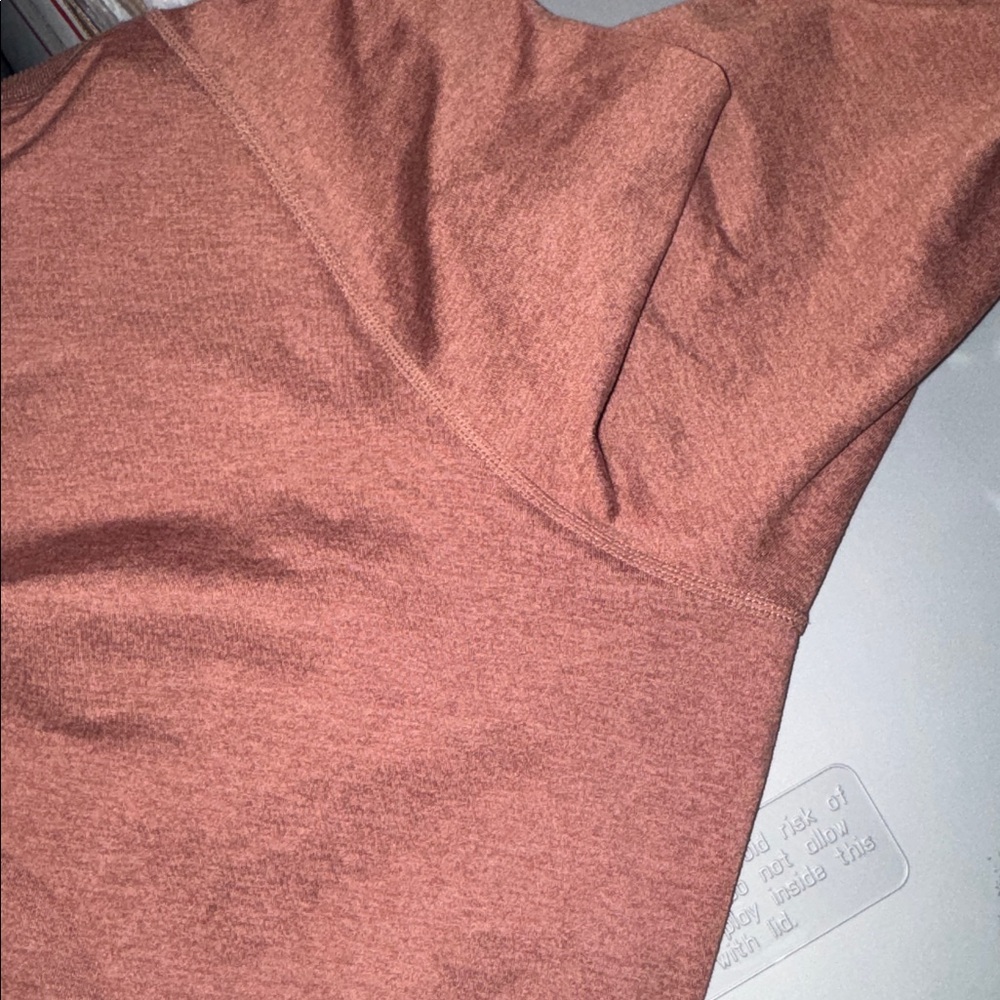 Vuori Women's Essential‎ Halo Crew Rust colorway shirt size XS. VW241 - Picture 9 of 9